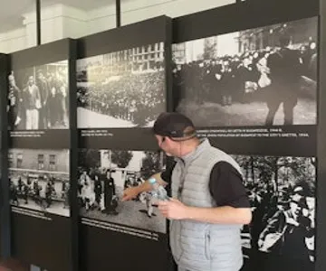 Auschwitz-Birkenau: Day Trip from Kraków with Dutch-Language Guided Tour